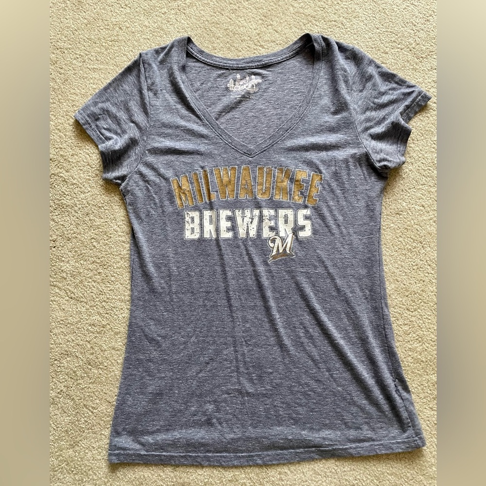 Milwaukee Brewers fitted top.